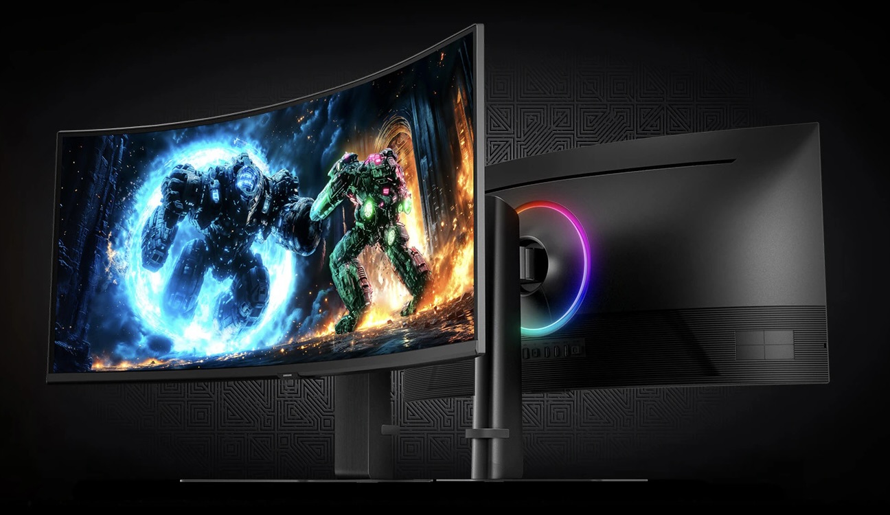 Gebogen ultrawide-monitor met een actievolle gamescène